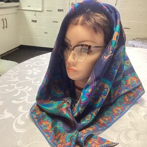 LIZ CLAIBORNE. NEW OLD STOCK PAISLEY SCARF JAPAN MADE